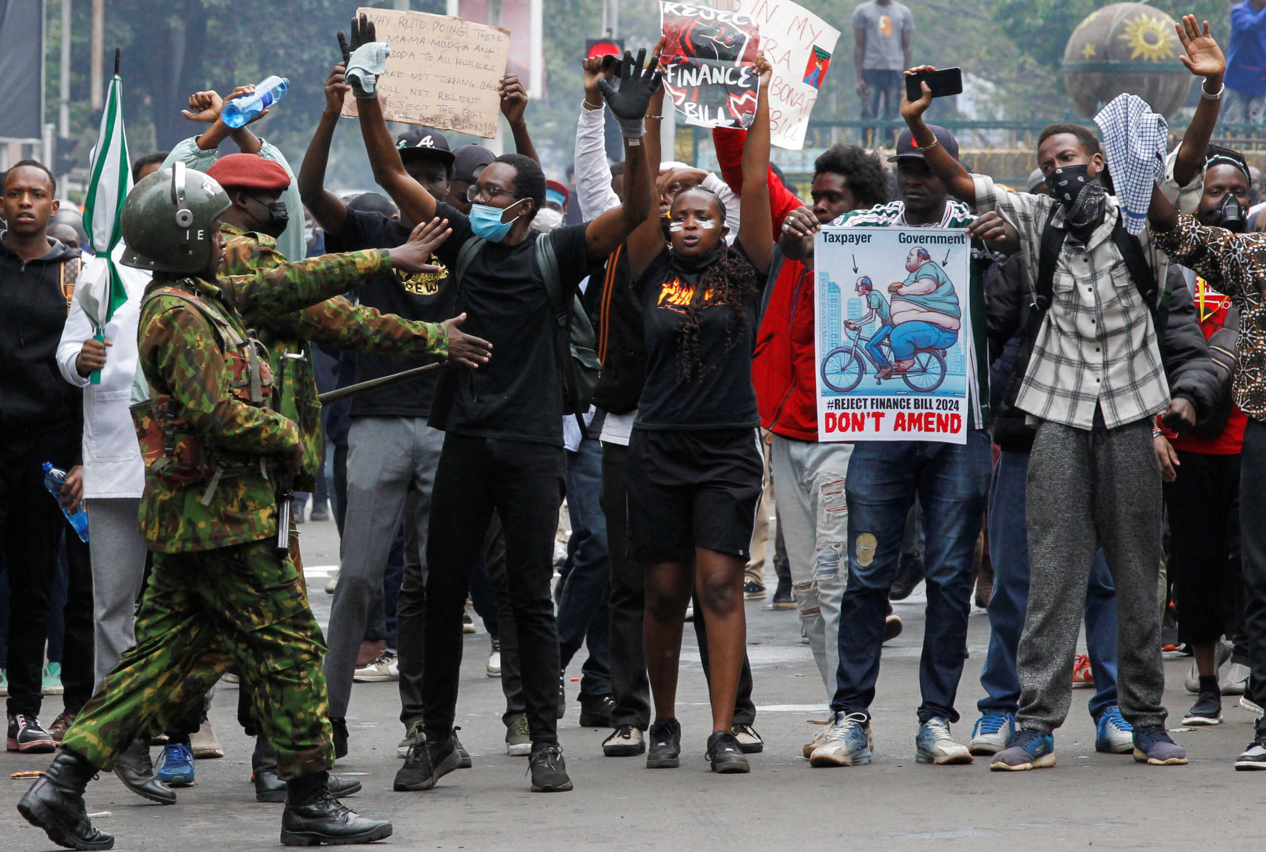Κένυα: Επεισόδια με ρίψεις δακρυγόνων σε διαμαρτυρία κατά της αύξησης φόρων στο Ναϊρόμπι