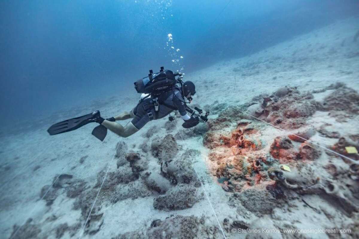 Στο φως αμφορείς 3.300 ετών από το αρχαιότερο ναυάγιο που βρέθηκε ποτέ στο Ισραήλ