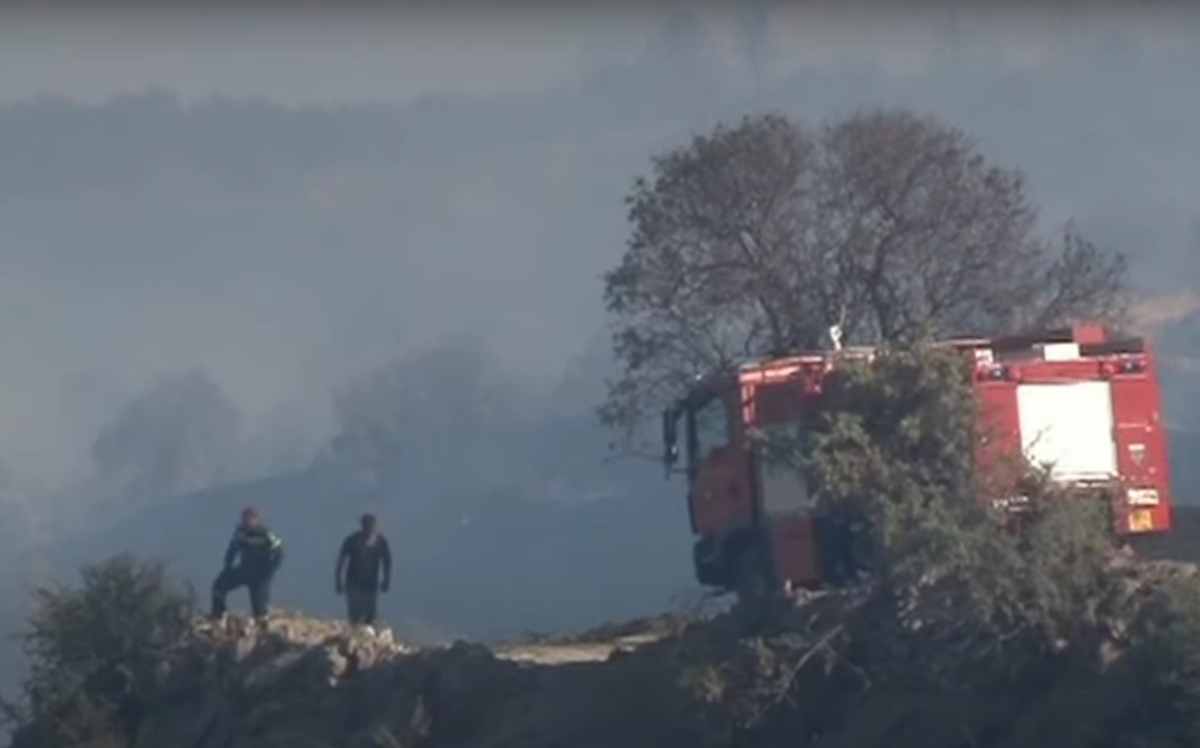 Φωτιά στην Κύπρο: Ένα μέτωπο παραμένει ενεργό – Η Ελλάδα έστειλε δύο Canadair