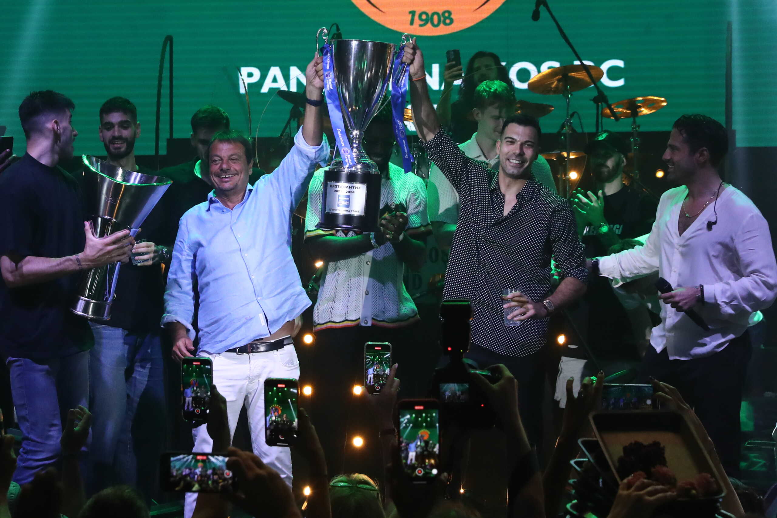 Παναθηναϊκός: Στον Κωνσταντίνο Αργυρό γιόρτασαν οι παίκτες του «τριφυλλιού» το πρωτάθλημα και την Euroleague