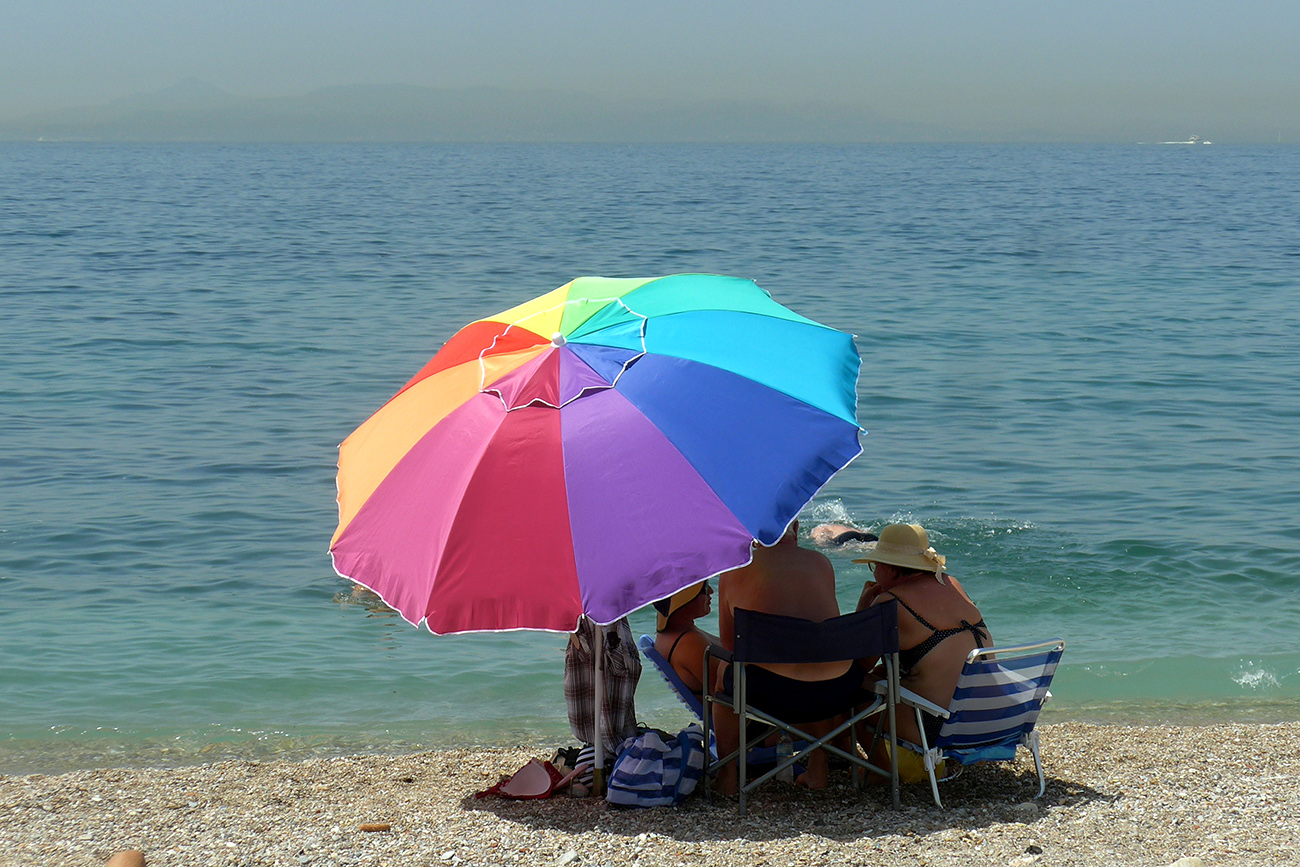 Τρεις προτάσεις σε παραλίες Αττικής για μπάνιο χωρίς αέρα