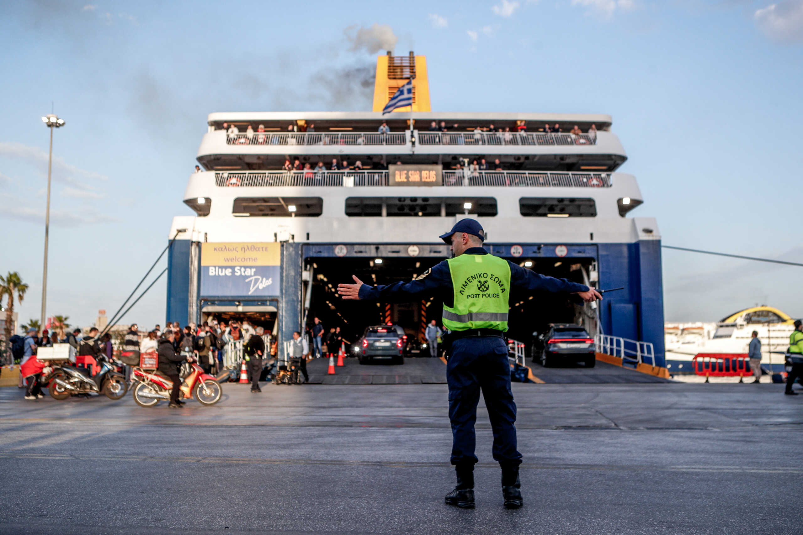 Πειραιάς: Πάνω από 25.000 επιβάτες θα φύγουν από το λιμάνι για το τριήμερο – Αυξημένη κίνηση στους δρόμους