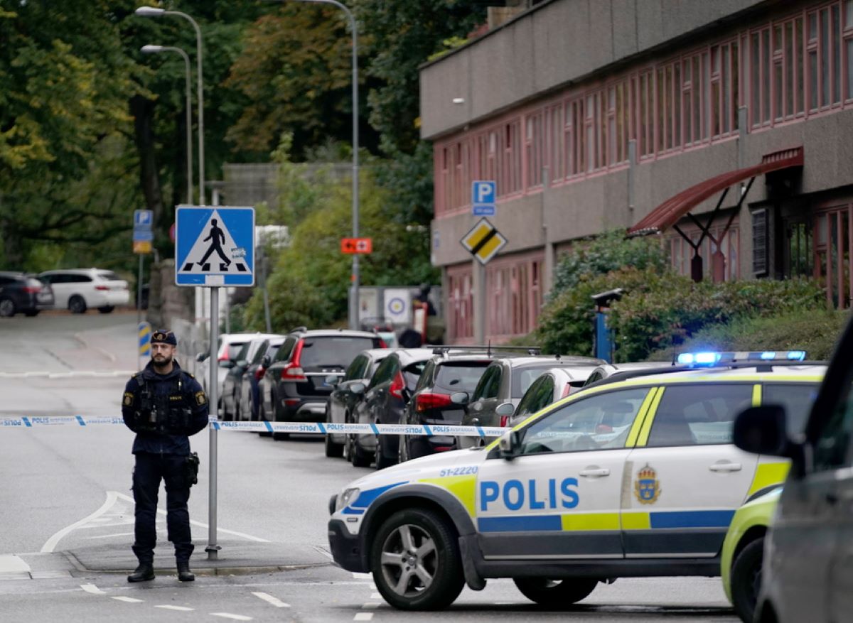 Σουηδία: Νεκρός διάσημος ράπερ σε ανταλλαγή πυροβολισμών – Ποιος ήταν ο «μασκοφόρος» C.Gambino