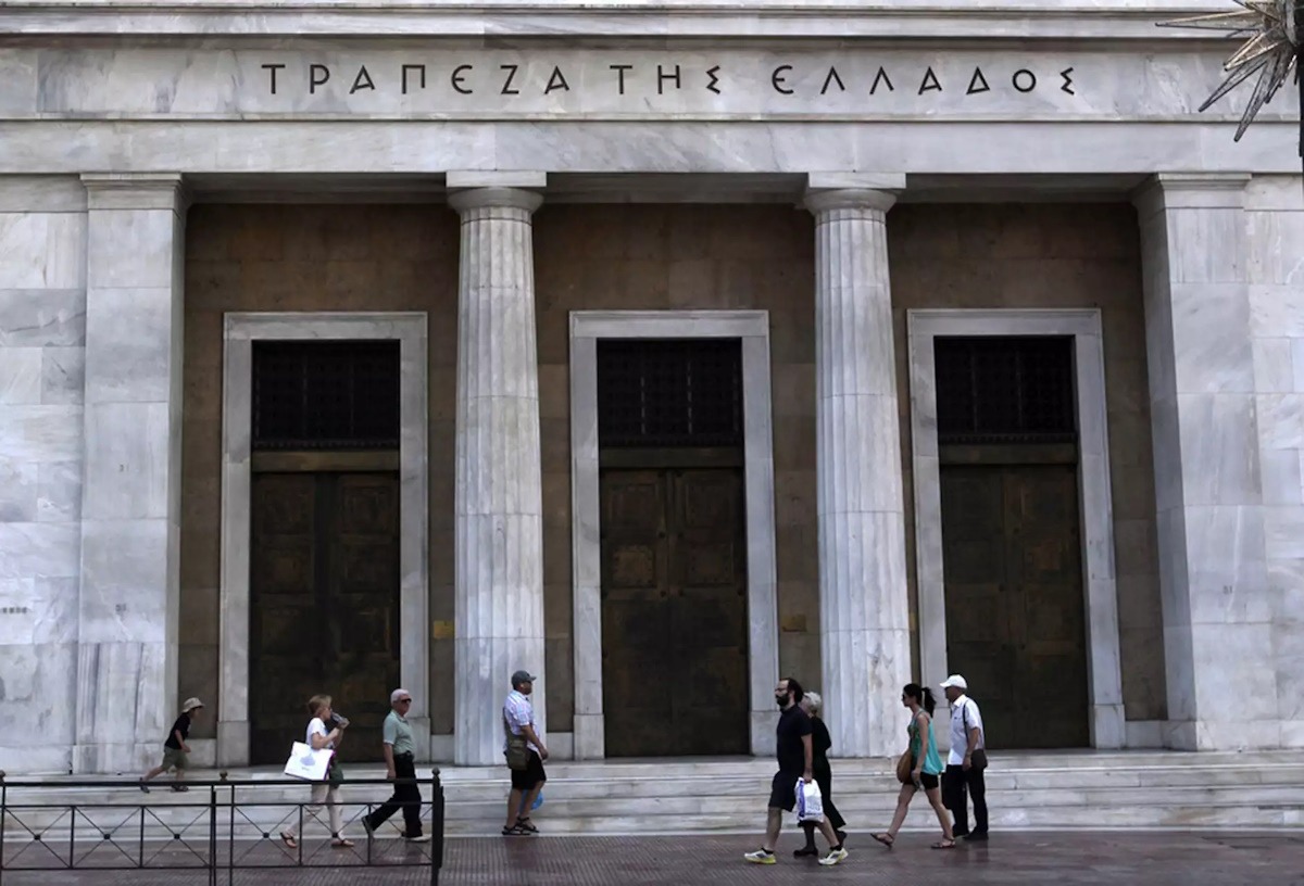 Που «βλέπει» τα σύννεφα στην οικονομία η Τράπεζα της Ελλάδος και γιατί…