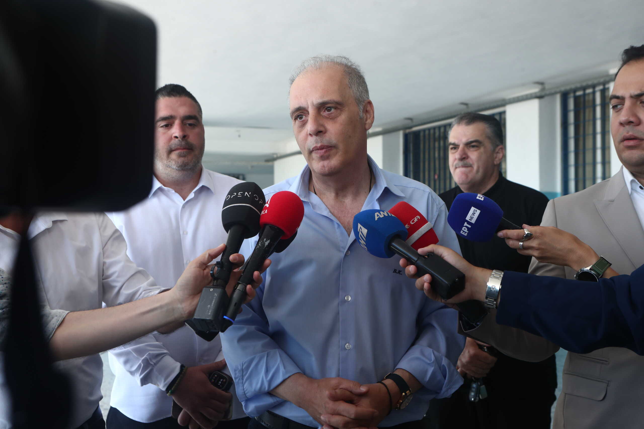 Ευρωεκλογές 2024: Ο Κυριάκος Βελόπουλος ψήφισε στη Θεσσαλονίκη, «μάχονται δύο πόλοι» είπε ο πρόεδρος της Ελληνικής Λύσης