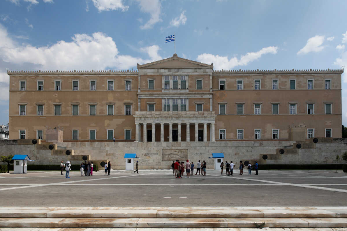 Γραφείο Προϋπολογισμού: Με ρυθμό 2,5% θα «τρέξει» η ανάπτυξη στην Ελλάδα το 2024 – Θετικές και αρνητικές προοπτικές