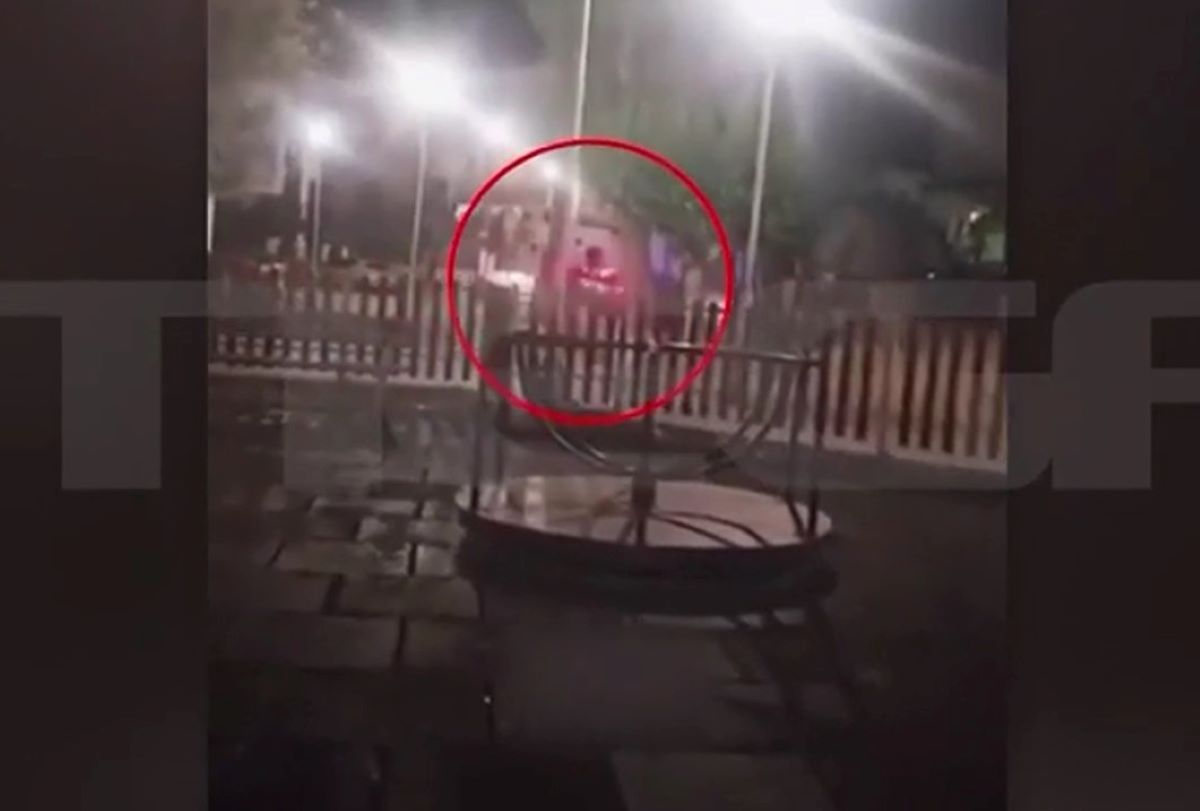 Χαλκίδα: Βίντεο – ντοκουμέντο με καταδίωξη και πυροβολισμούς δίπλα σε πλατεία όπου βρίσκονταν παιδιά