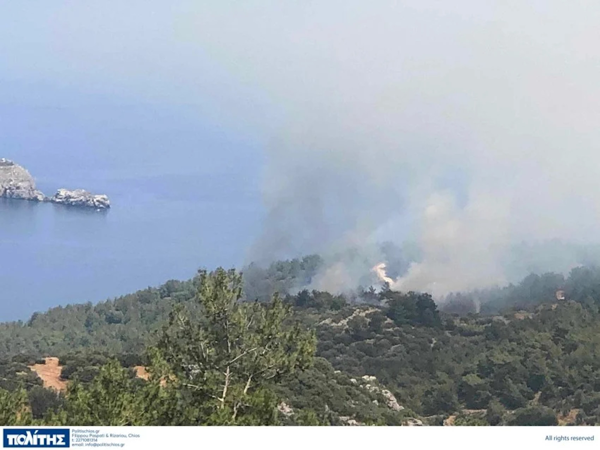 Φωτιά στη Χίο: Μεγάλη κινητοποίηση της πυροσβεστικής με 9 οχήματα στην περιοχή Βίκι