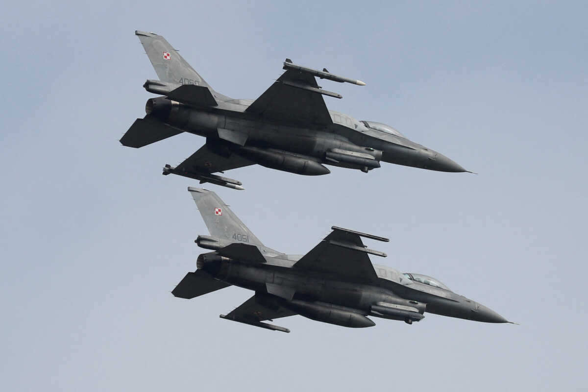 Άντονι Μπλίνκεν: Αυτή τη στιγμή που μιλάμε μεταφέρονται F-16 στην Ουκρανία