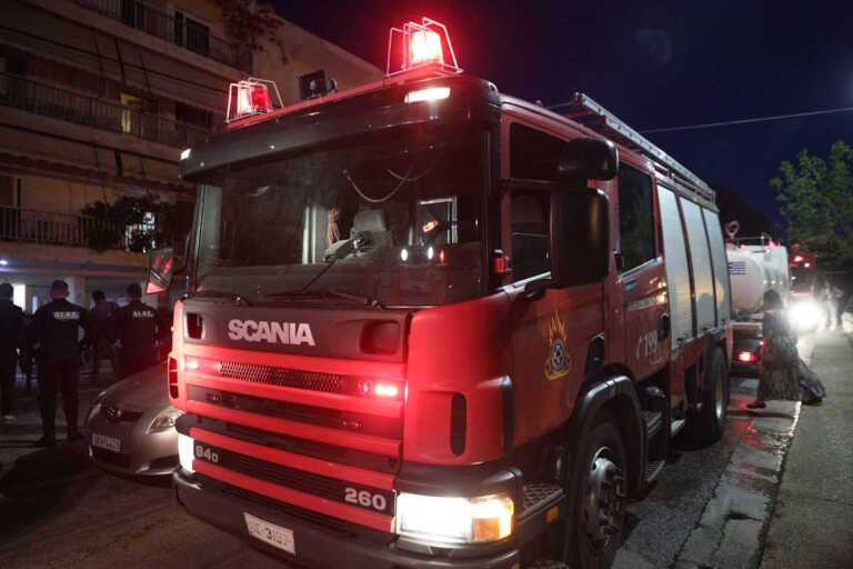 Φωτιά σε διαμέρισμα πρώτου ορόφου στο Κερατσίνι – Πρόλαβαν και βγήκαν οι δύο ηλικιωμένοι