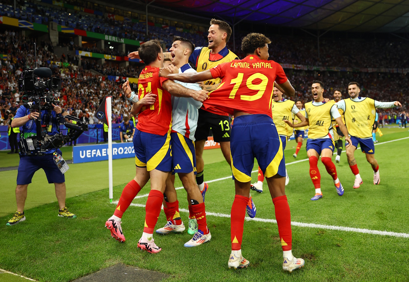 Soccer Football - Euro 2024 - Final - Spain v England - Berlin Olympiastadion, Berlin, Germany - July 14, 2024 Spain's Mikel Oyarzabal celebrates scoring their second goal with Lamine Yamal, Alvaro Morata and Alex Remiro REUTERS