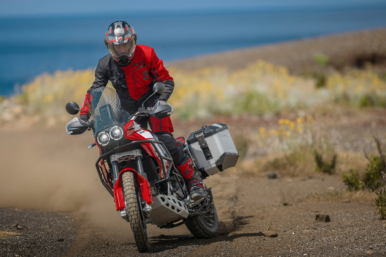 Ducati DesertX Discovery: με νέο χρωματισμό και ακόμα πιο πλούσιο εξοπλισμό για περιπέτειες χωρίς όρια