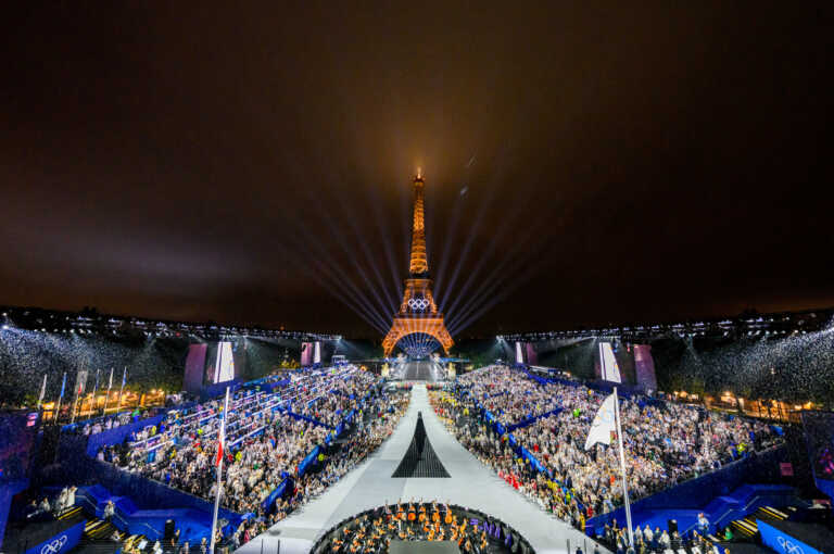 Η ιστορική Τελετή Έναρξης των Ολυμπιακών Αγώνων, ο «κρυμμένος» Αντετοκούνμπο και η συγκινητική Σελίν Ντίον
