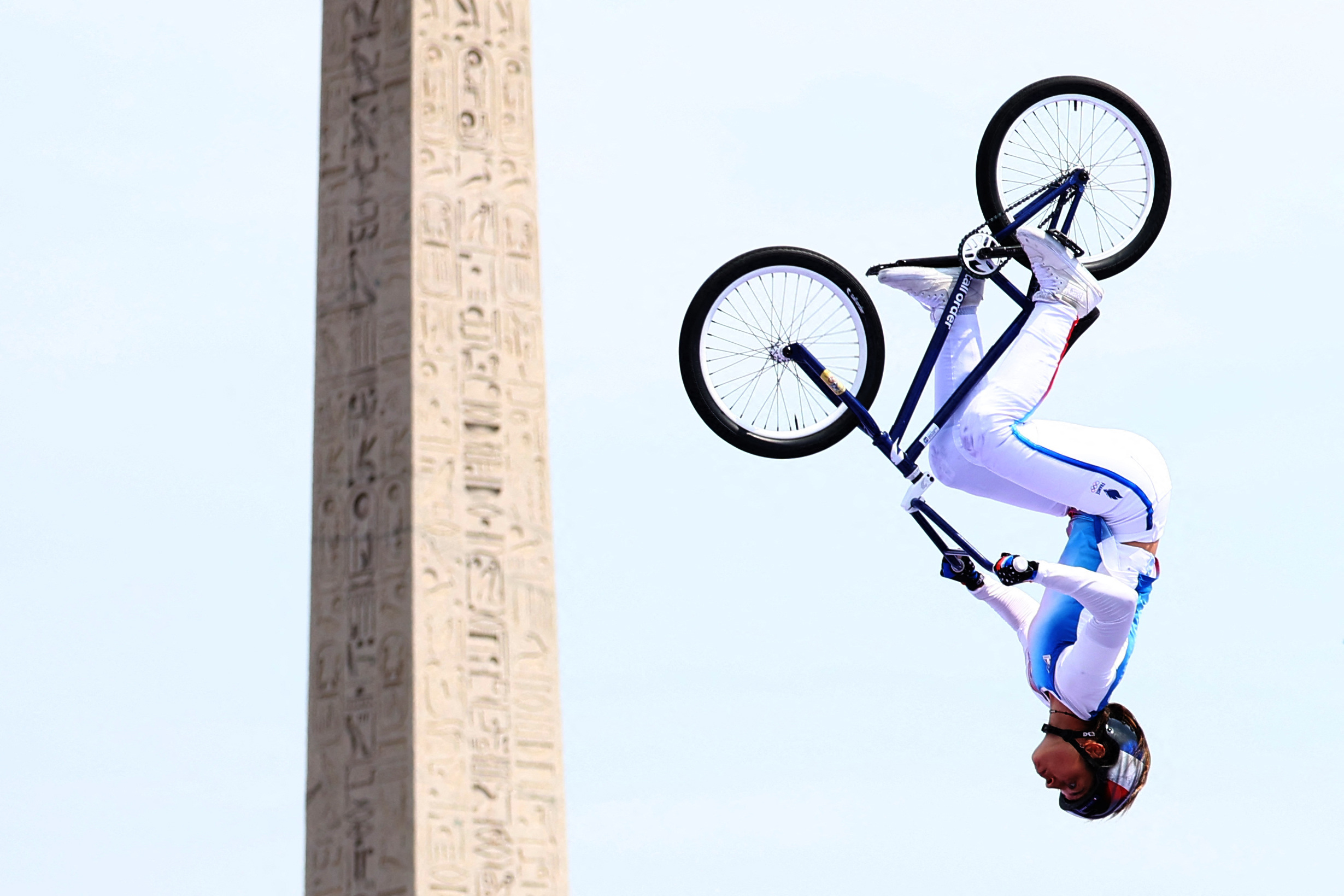 Ολυμπιακοί Αγώνες: Τρομακτική τούμπα για τη Γαλλίδα Πέρεζ στο BMX «πάγωσε» την κερκίδα