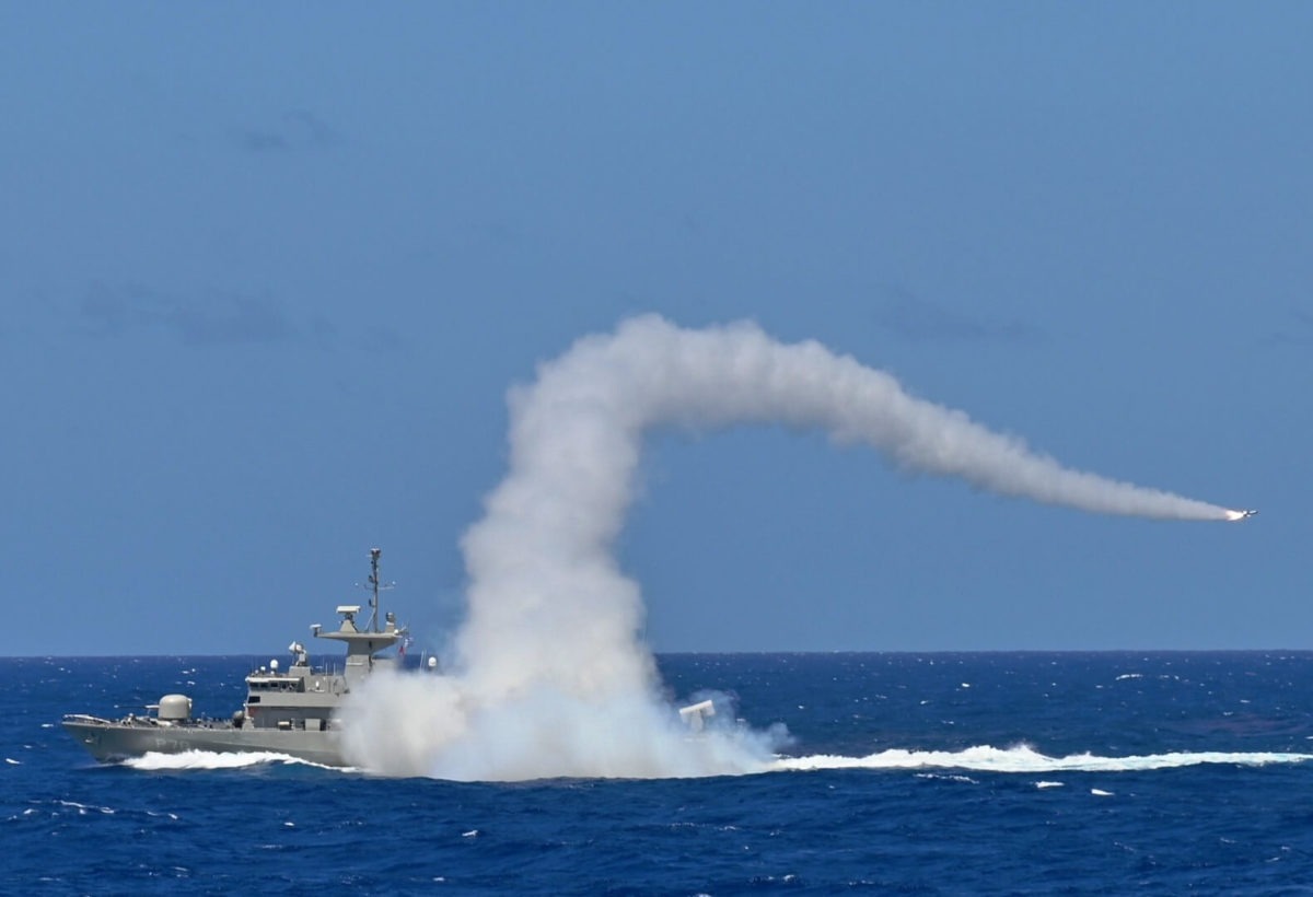 Πολεμικό Ναυτικό: Εντυπωσιακά πλάνα με βολές κατευθυνόμενων βλημάτων και βύθιση δύο στόχων