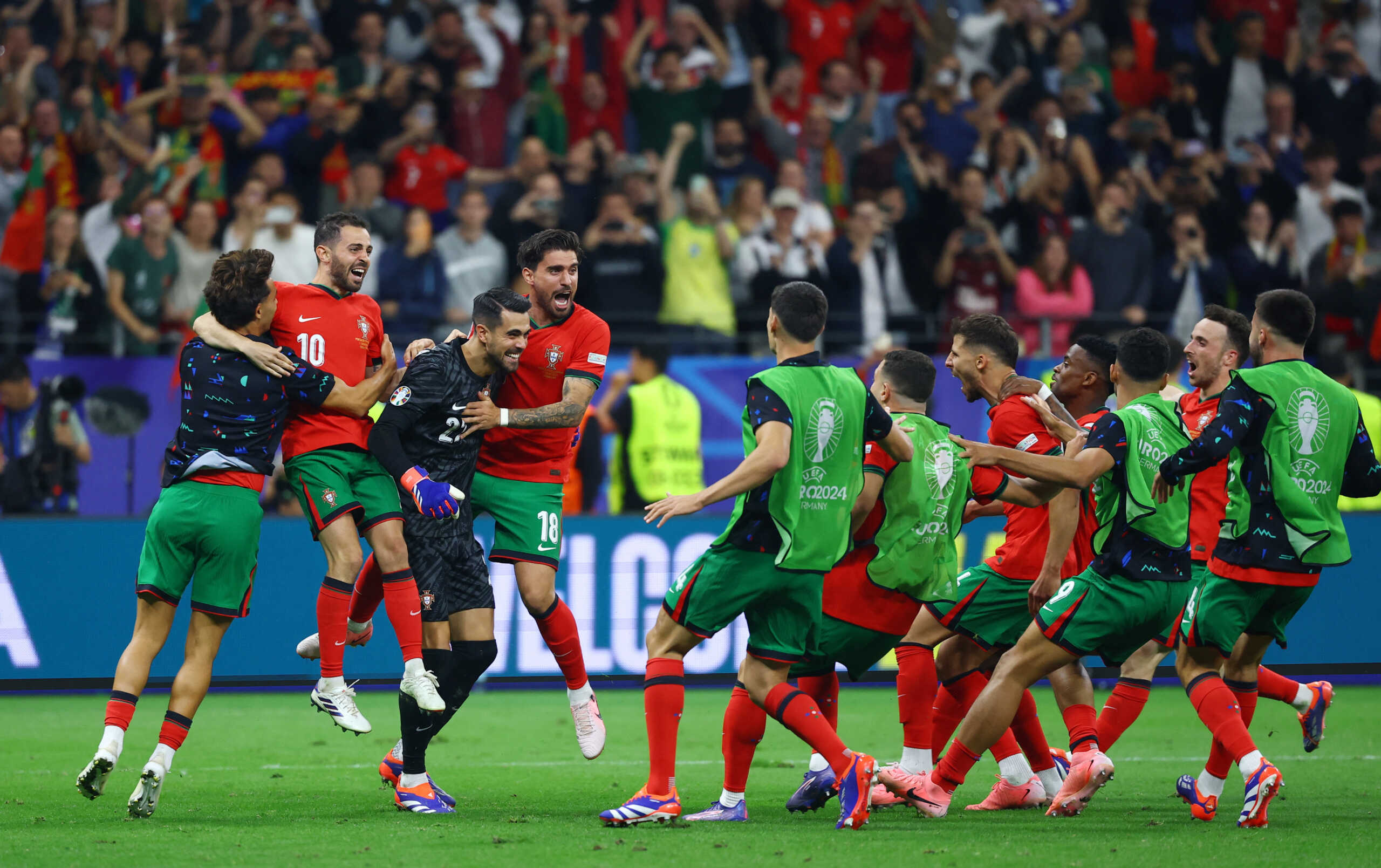 Πορτογαλία – Σλοβενία 3-0 πέναλτι (0-0 παράταση): Στα προημιτελικά οι Ίβηρες με ήρωα τον Ντιόγκο Κόστα που απέκρουσε τρία πέναλτι