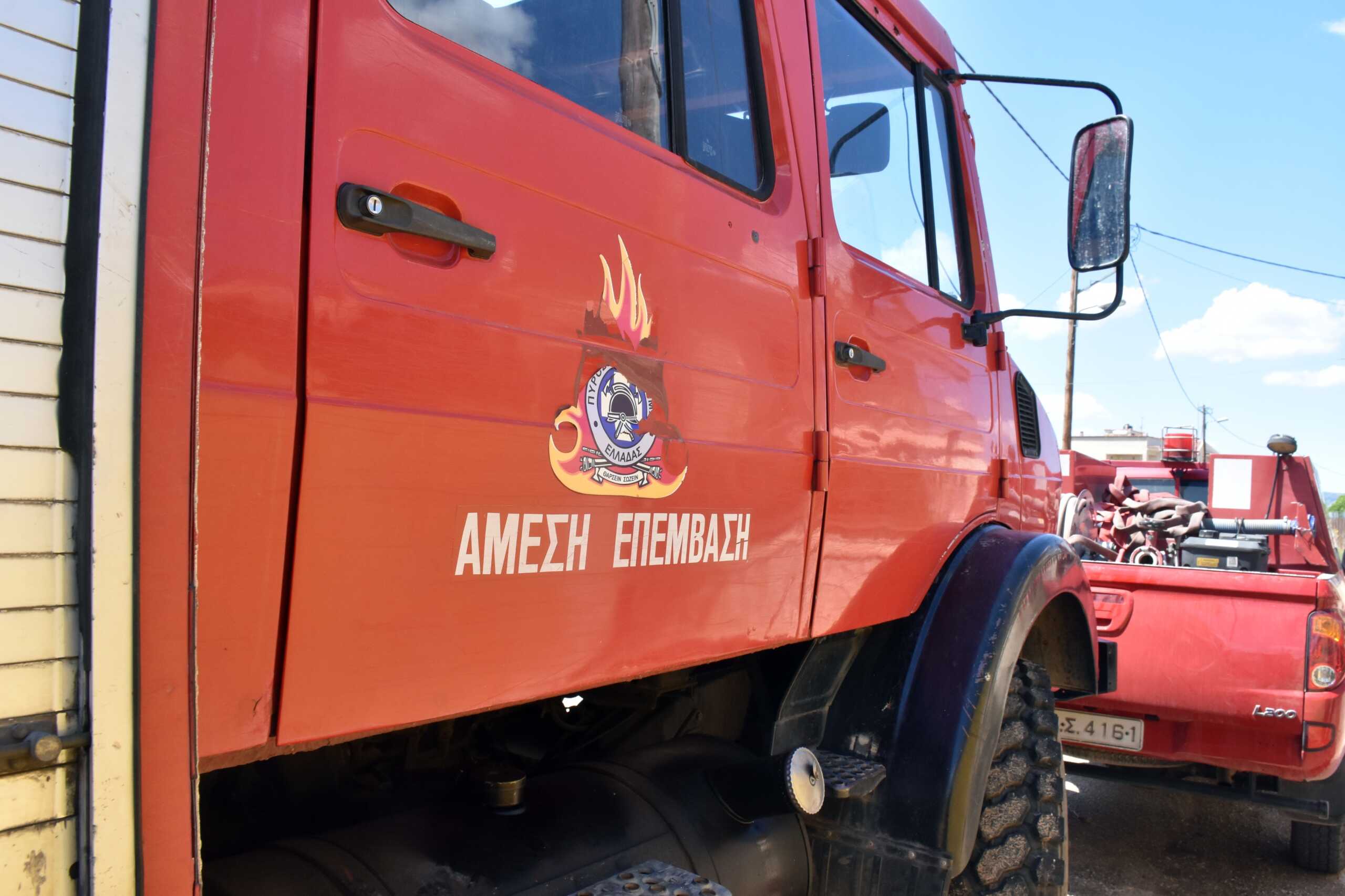 Φωτιά στον Ασπρόπυργο: Σηκώθηκε ελικόπτερο