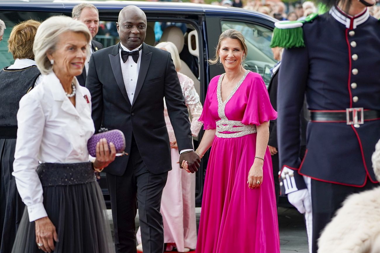 Νορβηγία: «Sexy and cool» το dress code στον 4ήμερο γάμο της πριγκίπισσας Μάρθα Λουίζα με τον bisexual σαμάνο Ντουρέκ Βέρετ