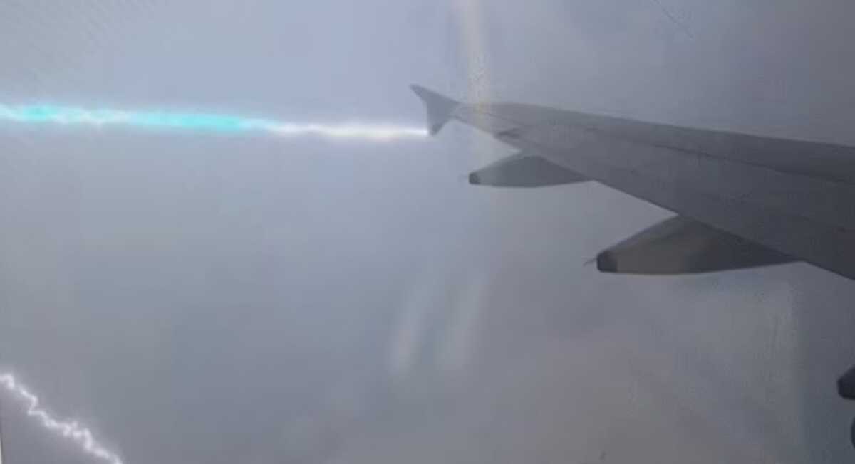 Αεροσκάφος της British Airways χτυπήθηκε από κεραυνό – Έντρομοι οι επιβάτες