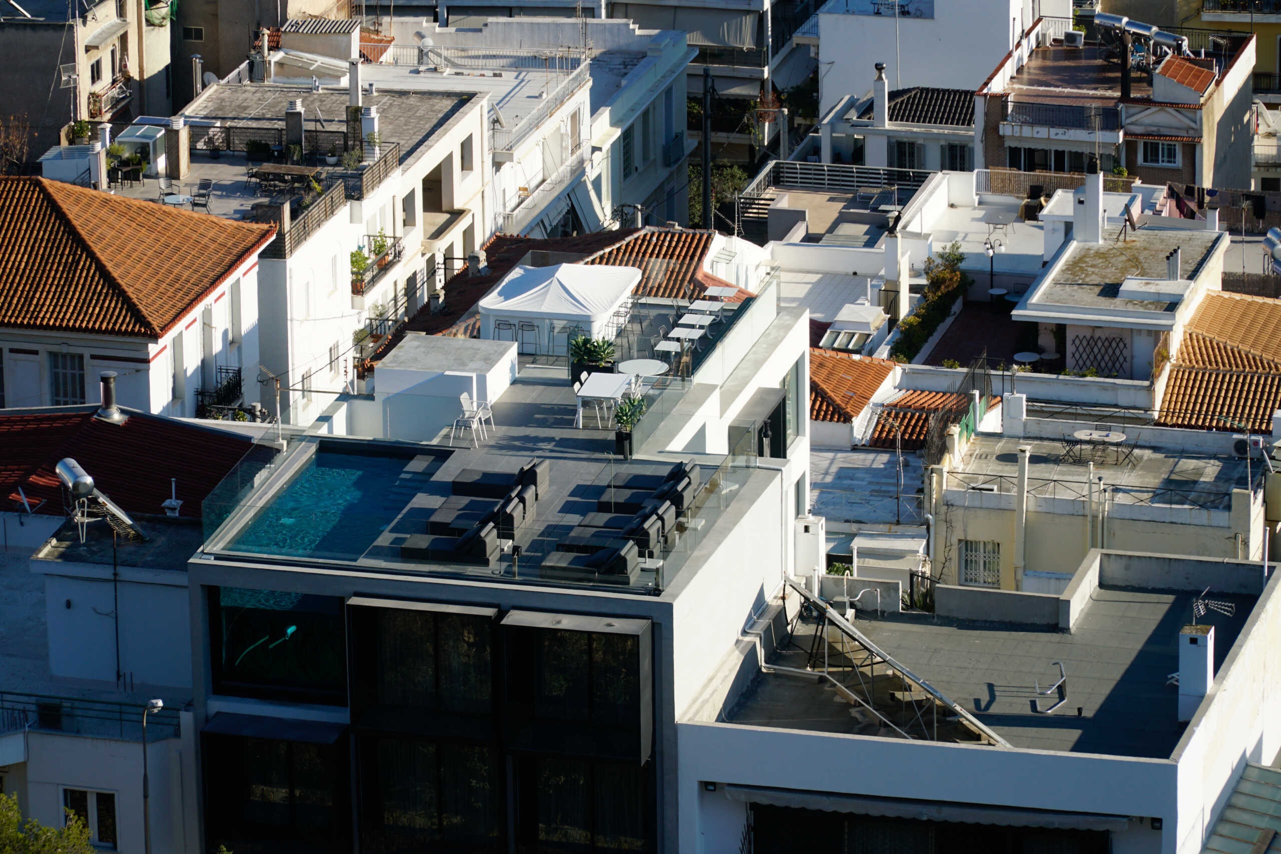 Εκτόξευση στις τιμές των premium σπιτιών στην Αθήνα – Φρένο στις επενδύσεις κατοικιών