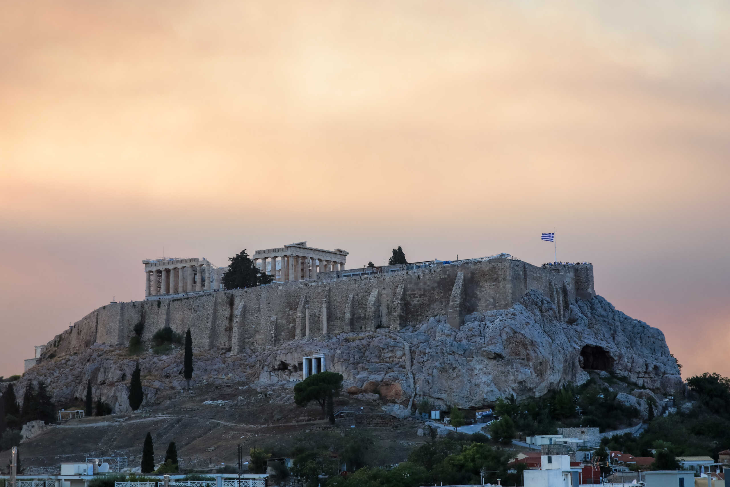 Destination Αθήνα: Η πόλη που αντιστέκεται και παραμένει αυθεντική – Αφιερώμα αποθέωση