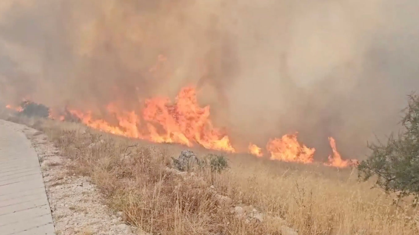 Αλβανία: Ανεξέλεγκτη η φωτιά στη Δρόπολη, κοντά σε μειονοτικά χωριά