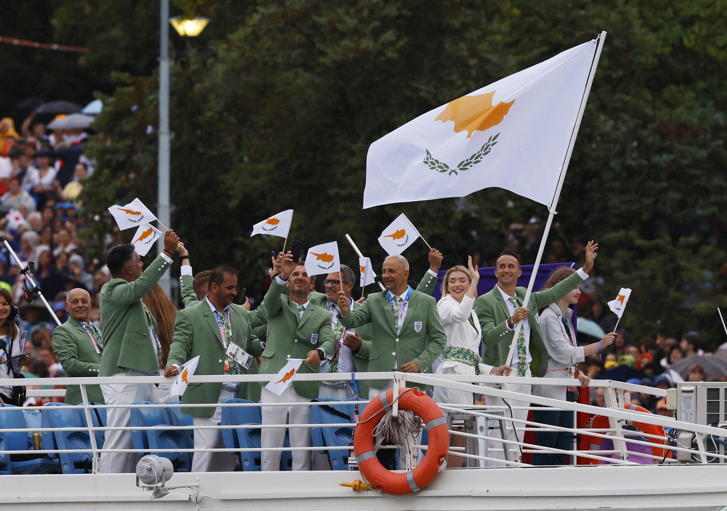 Τελετή έναρξης Ολυμπιακών Αγώνων 2024: Η είσοδος της Κύπρου με σημαιοφόρο τον Μίλαν Τραΐκοβιτς