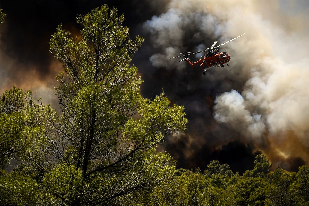 Φωτιά στις Κορυφές Καβάλας – Επιχειρούν 38 πυροσβέστες και 2 ελικόπτερα