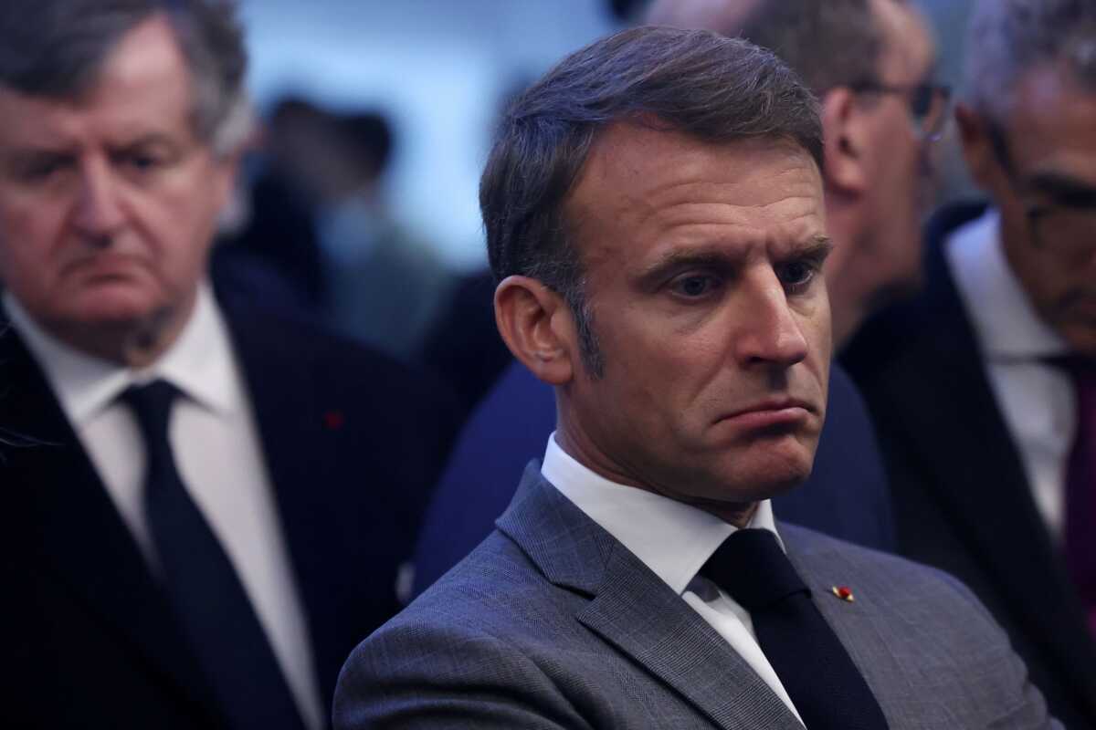 Politico: «Πού είναι Μακρόν;» – Άφαντος ο Γάλλος Πρόεδρος τρεις μέρες πριν τον β’ γύρο των γαλλικών εκλογών