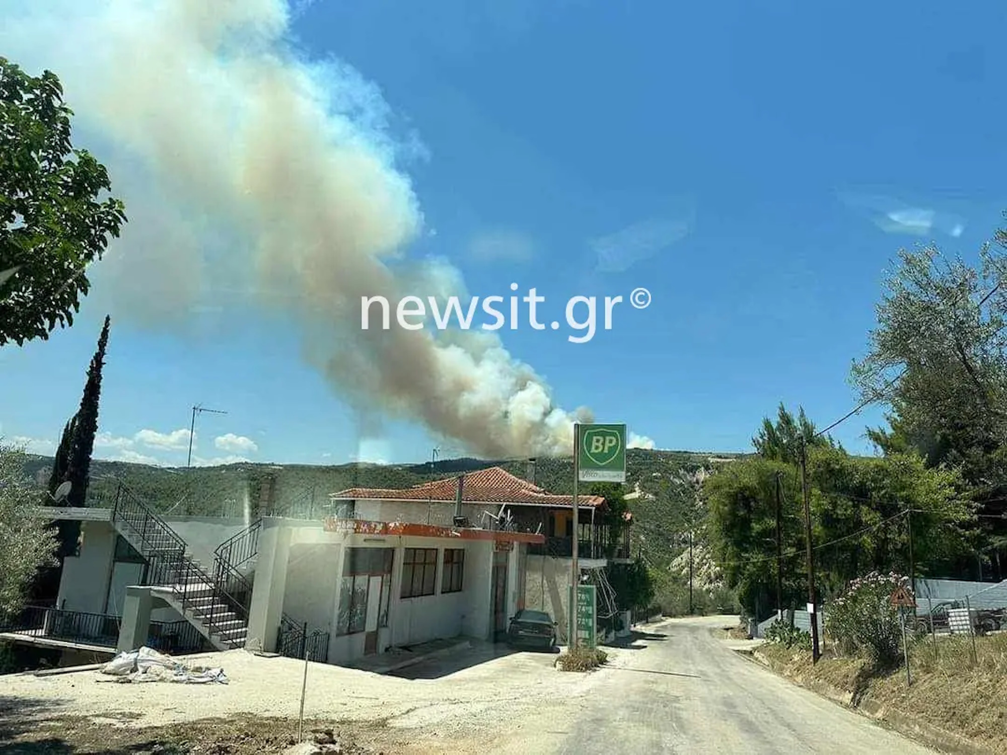 Φωτιά στην Κόρινθο στην περιοχή Στιμάγκα: Τεράστια κινητοποίηση της Πυροσβεστικής με 11 αεροσκάφη και 5 ελικόπτερα