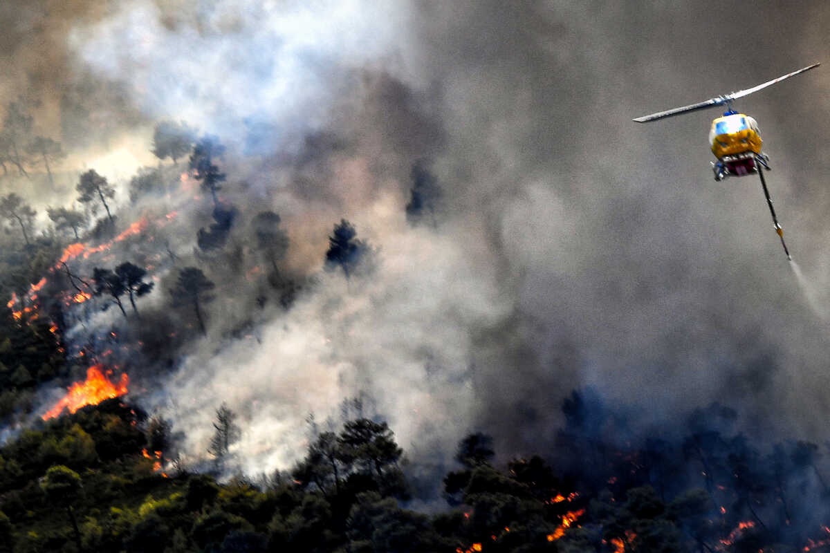 Δράμα: Καίει για 6η μέρα η φωτιά στο Φαλακρό όρος – Ισχυρές δυνάμεις στο σημείο
