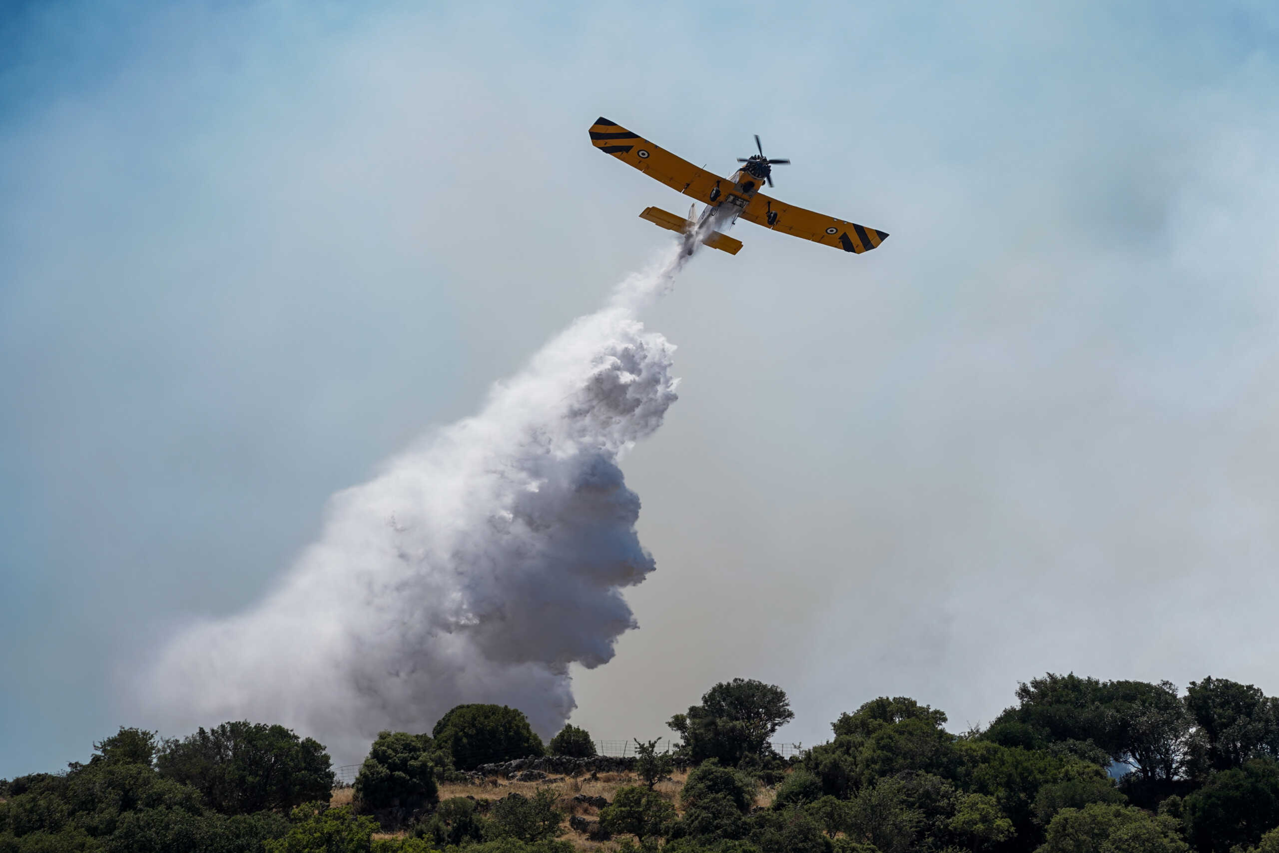 Φωτιά στον Έβρο στην περιοχή Κόμαρος: Ρίψεις νερού από 3 αεροσκάφη και ένα ελικόπτερο