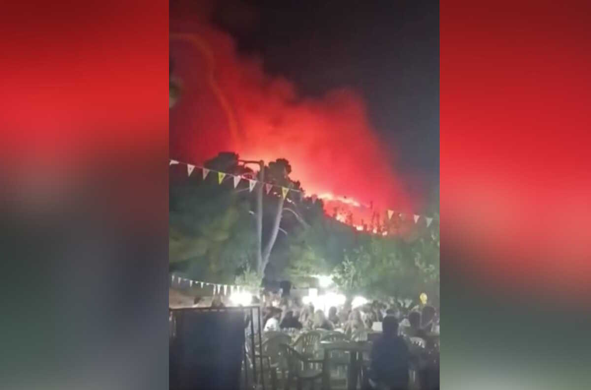 Ζάκυνθος: Την ώρα της μεγάλης φωτιάς κάποιοι διασκέδαζαν σε πανηγύρι με «φόντο» τις φλόγες
