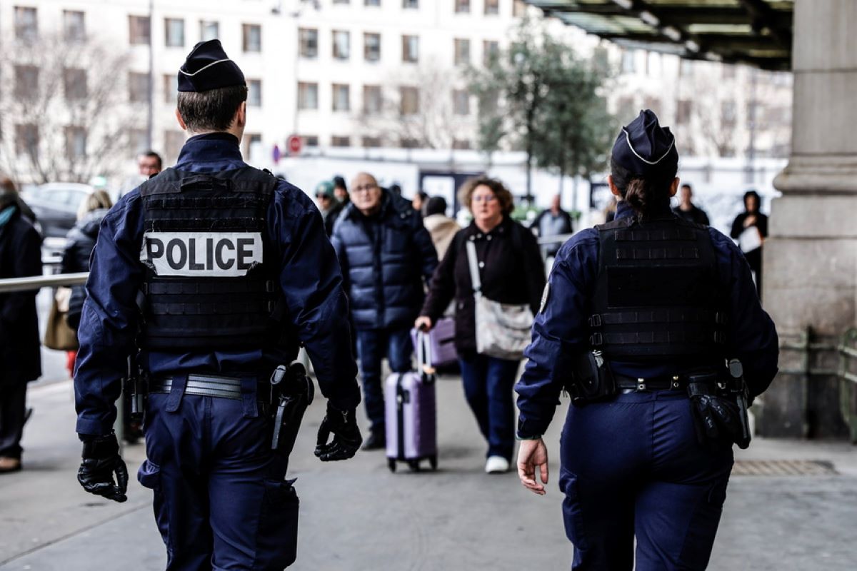 Γαλλία: Ένοπλος επιτέθηκε και τραυμάτισε αστυνομικό στο Παρίσι – Ο δράστης «εξουδετερώθηκε»
