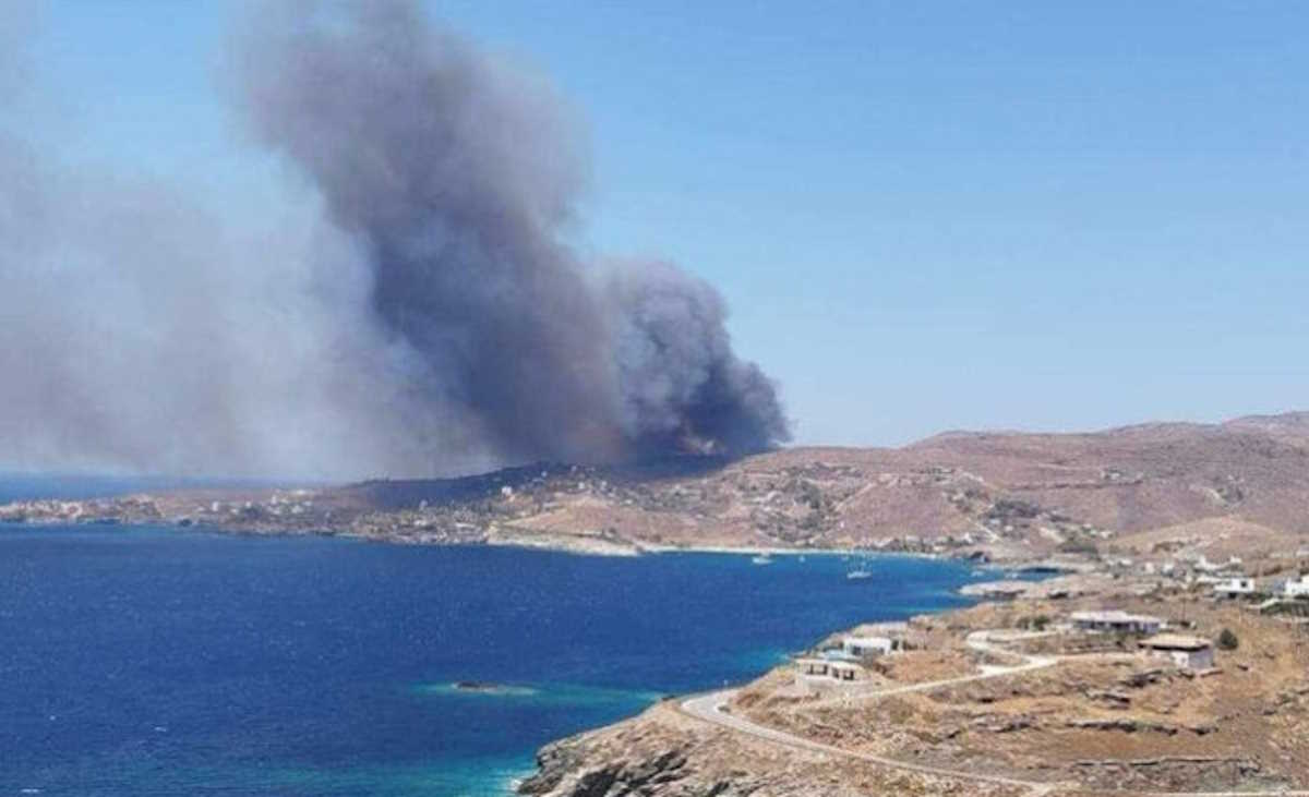 Η φωτιά στη Τζια είναι χωρίς ενεργό μέτωπο:  Επιχειρούν δασοκομάντος από την Αθήνα