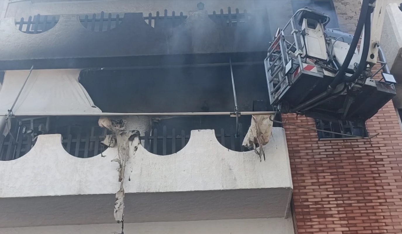 Φωτιά σε διαμέρισμα στη Νίκαια: Απομακρύνθηκαν τρεις άνθρωποι και ένα σκυλάκι