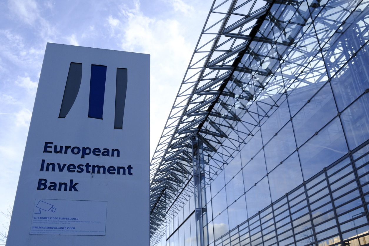 Συμφωνία ΕΤΕπ με τράπεζες για την πρόσβαση εταιριών μεσαίας κεφαλαιοποίησης στη χρηματοδότηση