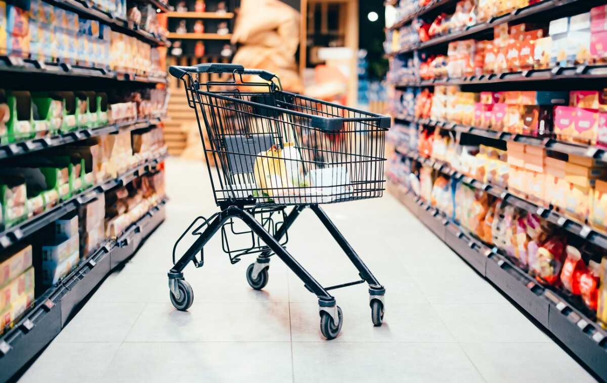 Ακρίβεια: Γιατί θα μπορούσαν να είναι 23% φθηνότερα τα προϊόντα στα σούπερ μάρκετ – Αποκαλυπτική μελέτη της ΤτΕ
