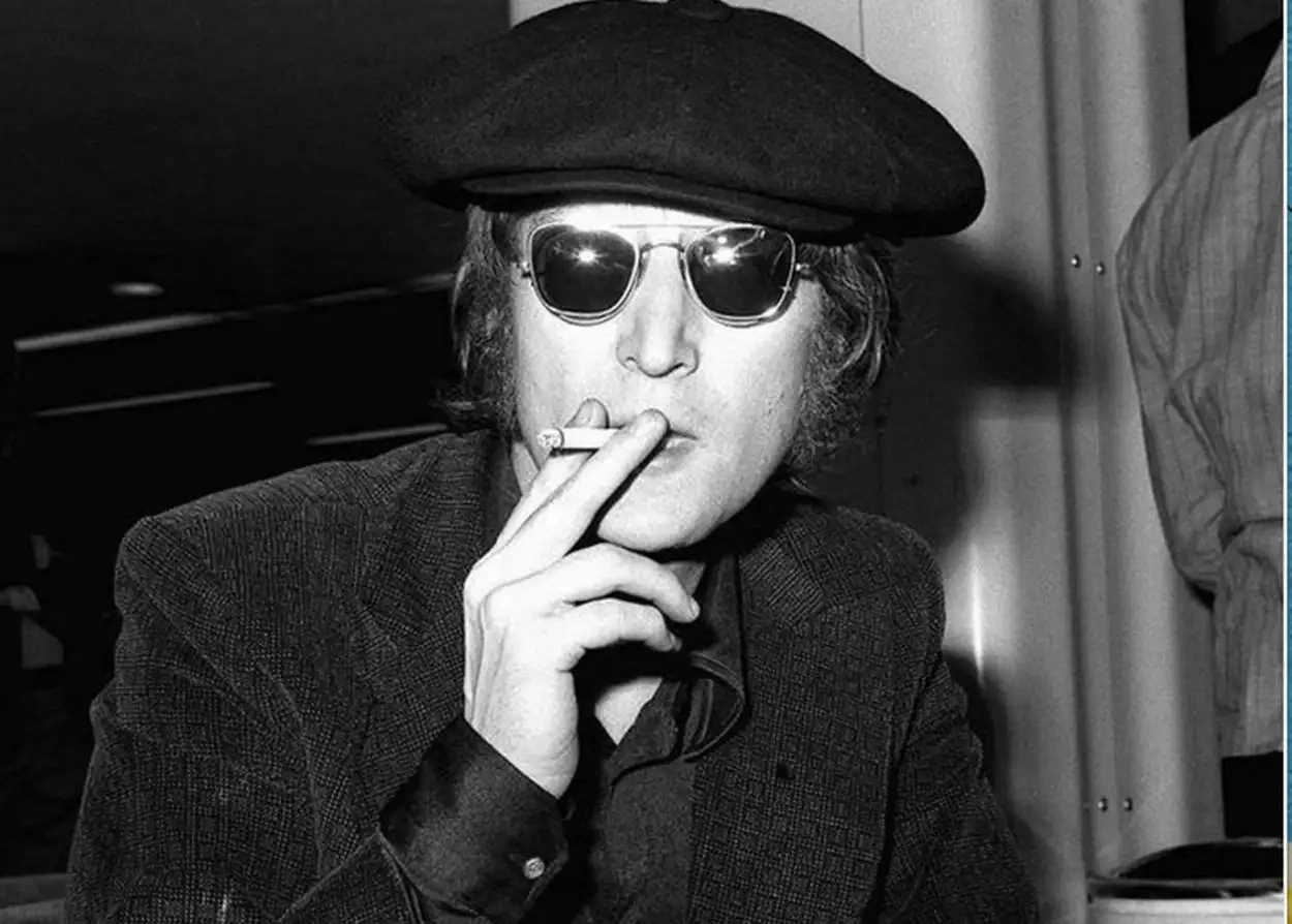 Τζον Λένον: Στο «σφυρί» τα γυαλιά του και φωτογραφίες από τα Abbey Road Studios