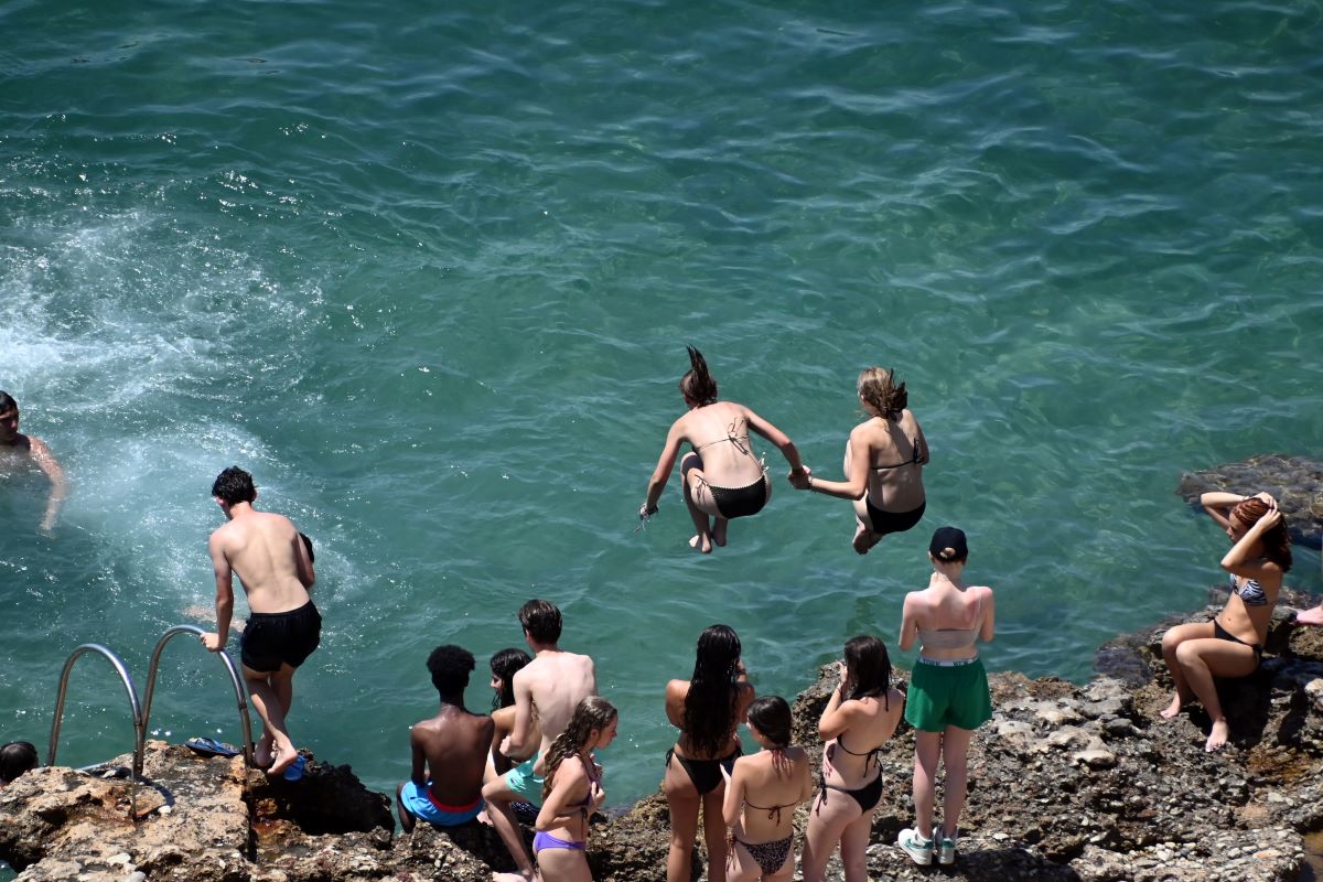 Καιρός: Σε κλοιό καύσωνα η χώρα με 43άρια Τετάρτη και Πέμπτη – Η ανάρτηση Μαρουσάκη