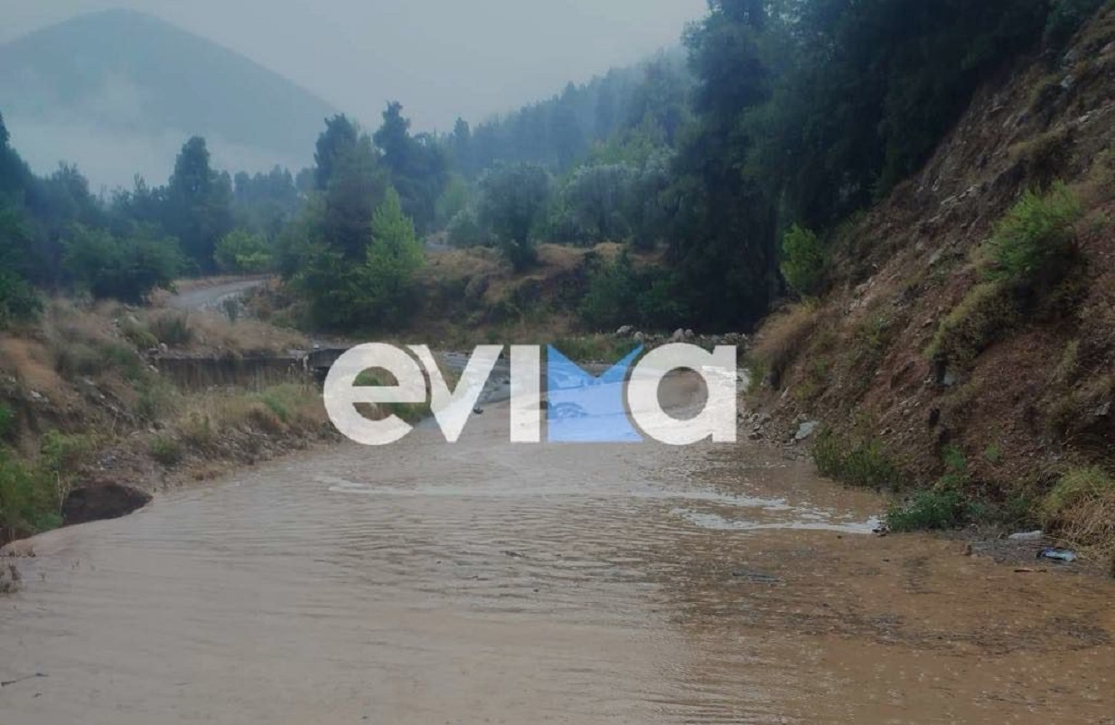 Κακοκαιρία στην Εύβοια: Πλημμύρισε ο δρόμος προς το χωριό Μίστρο, χωρίς ρεύμα η περιοχή