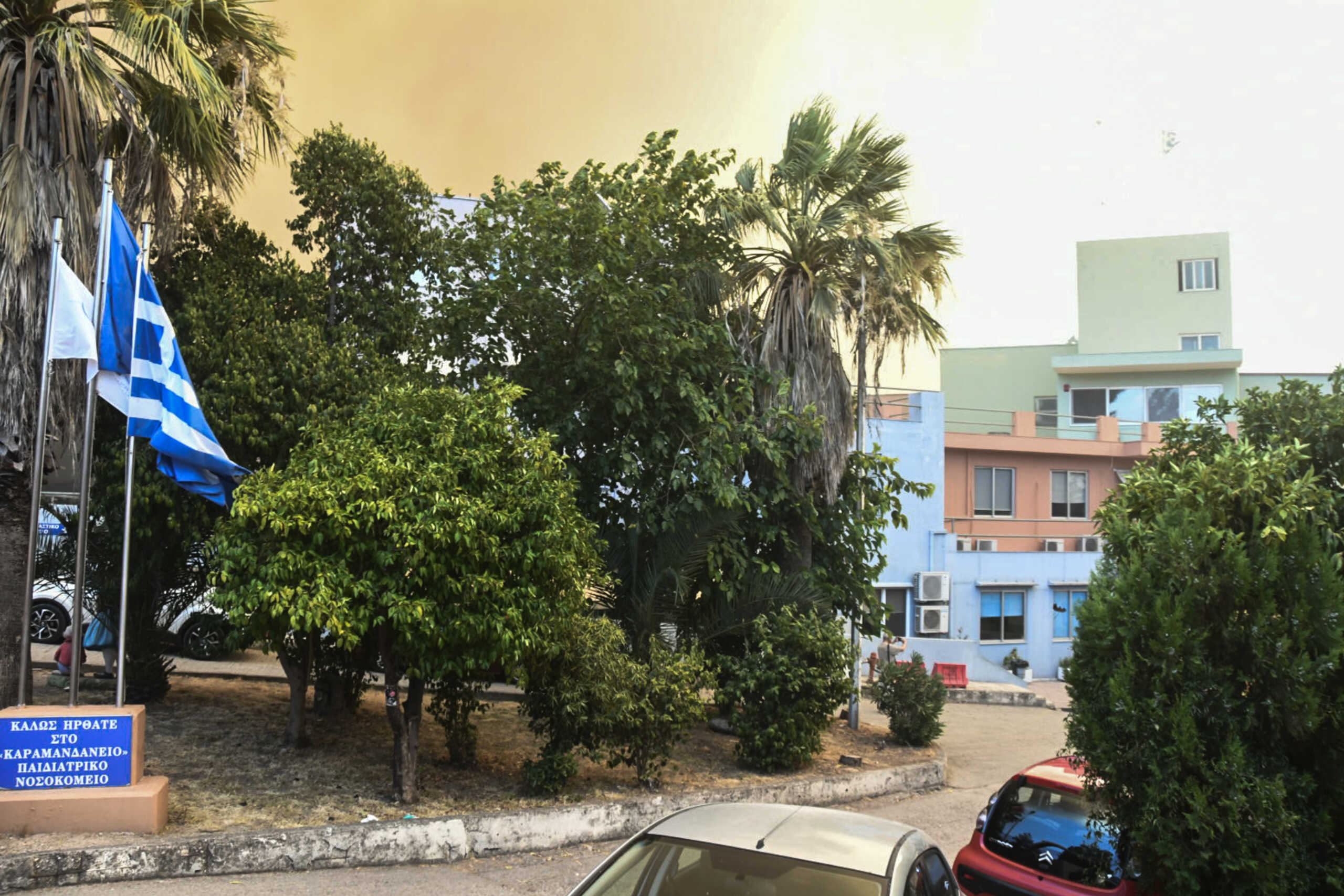 Ανοίγει το Καραμανδάνειο Νοσοκομείο δύο 24ωρα μετά τη μεγάλη φωτιά στην Πάτρα