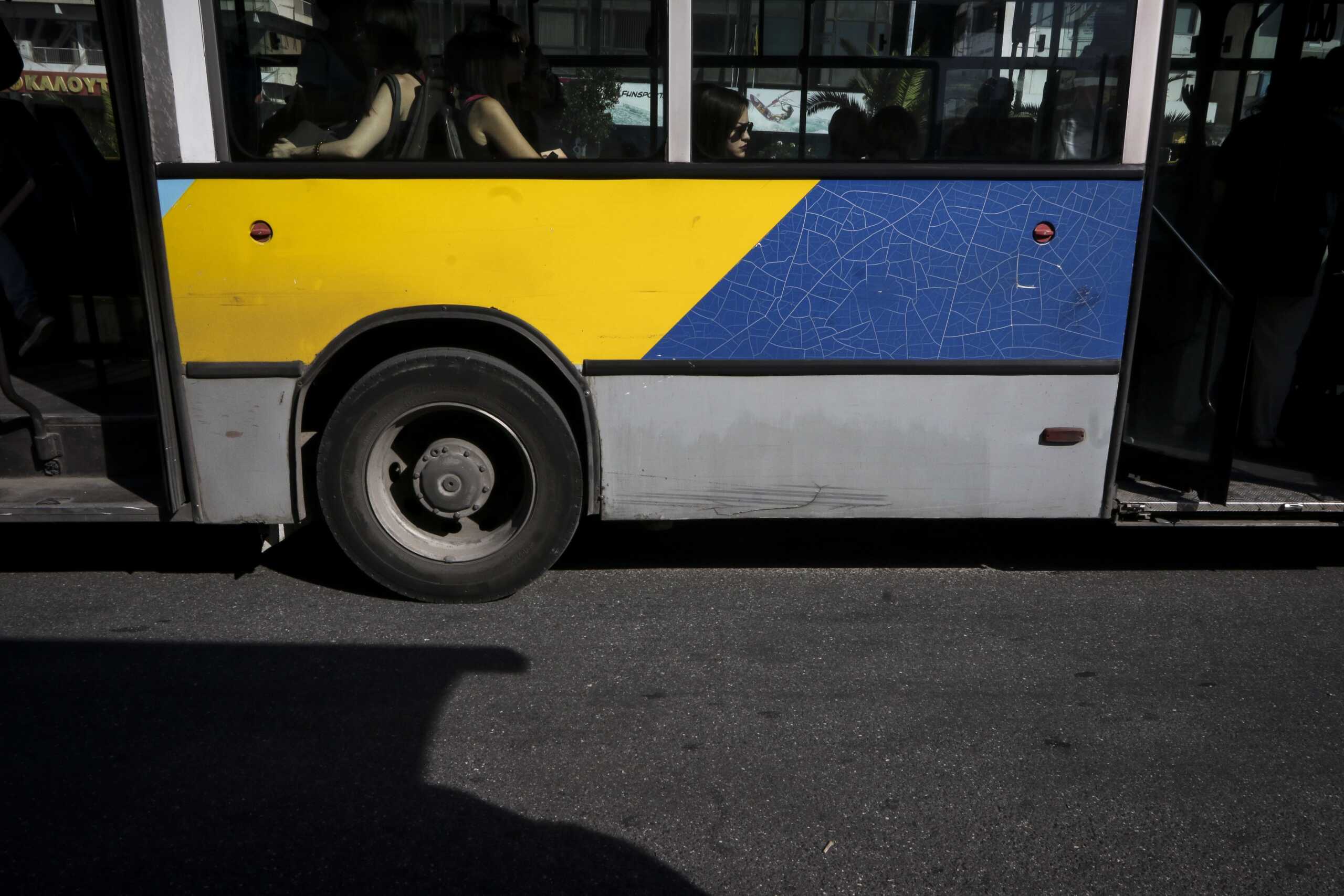 Χαλάνδρι: Επιτέθηκαν και λήστεψαν 53χρονη σε λεωφορείο γιατί τους έκανε παρατήρηση