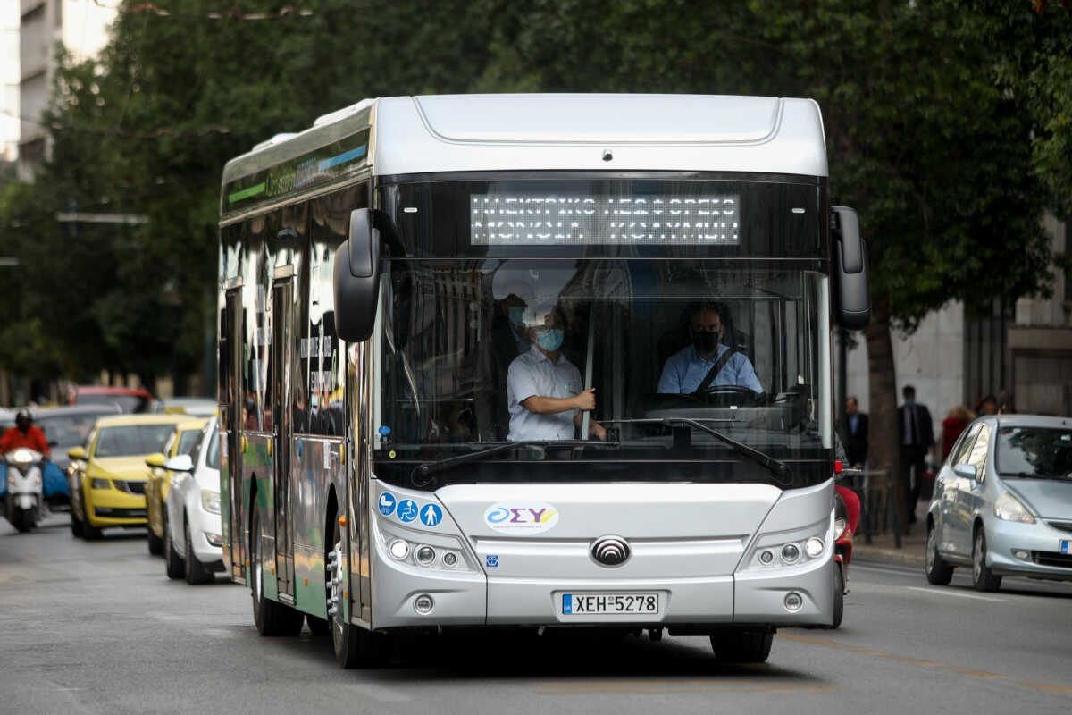 Ηράκλειο: Λεωφορείο έπεσε σε φυλάκιο δίπλα στο «Νίκος Καζαντζάκης» – Νοσηλεύεται μία εργαζόμενη