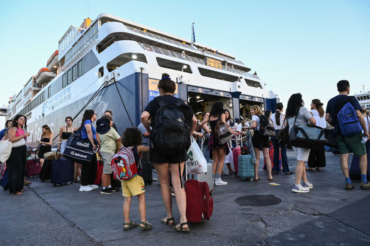 Στο «κόκκινο» η κίνηση στο λιμάνι του Πειραιά: Με 85% πληρότητα φεύγουν τα πλοία για Κυκλάδες και Δωδεκάνησα