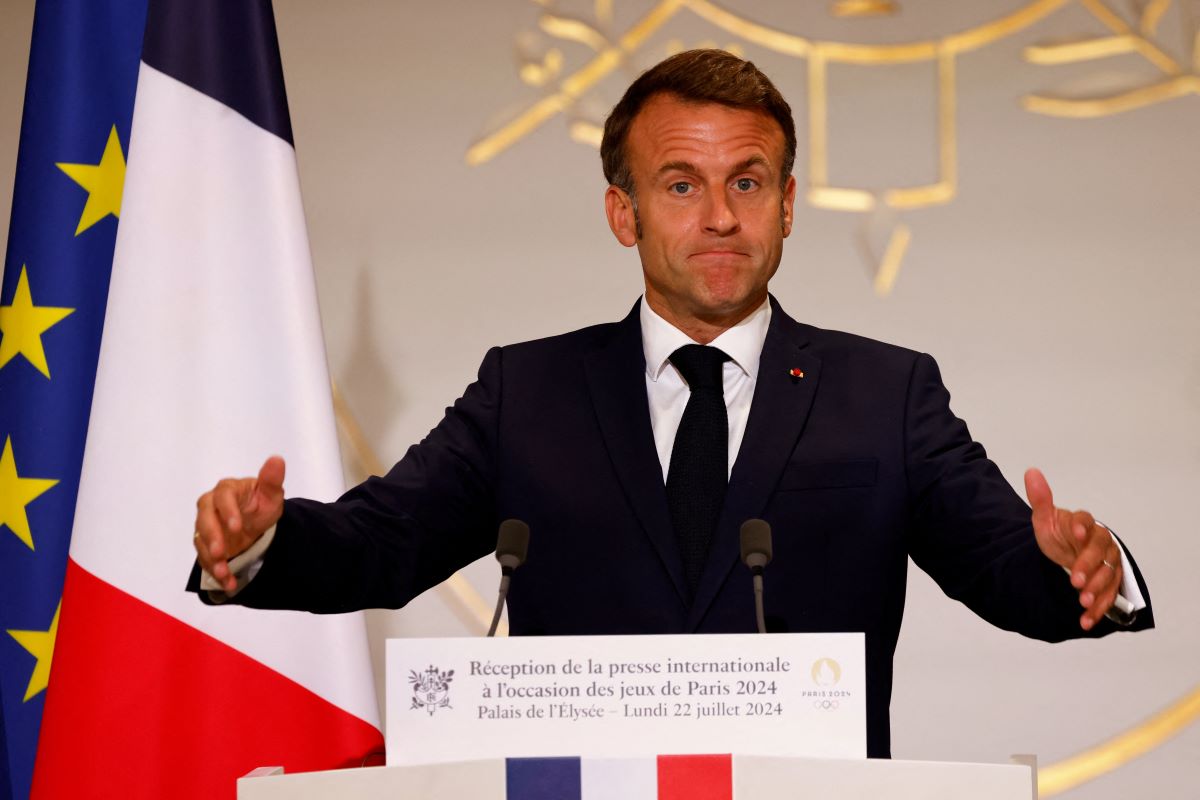 Γαλλία: Ο Μελανσόν προτείνει την 37χρονη Λουσί Καστέ για πρωθυπουργό – «Το πρόβλημα δεν είναι ένα όνομα» απαντά ο Μακρόν