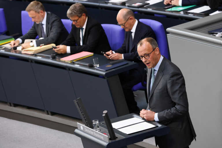 Σε «γαλλικούς» ρυθμούς και η Γερμανία: Σενάρια πρόωρων εκλογών και περικοπής δαπανών από την πιθανή επόμενη κυβέρνηση