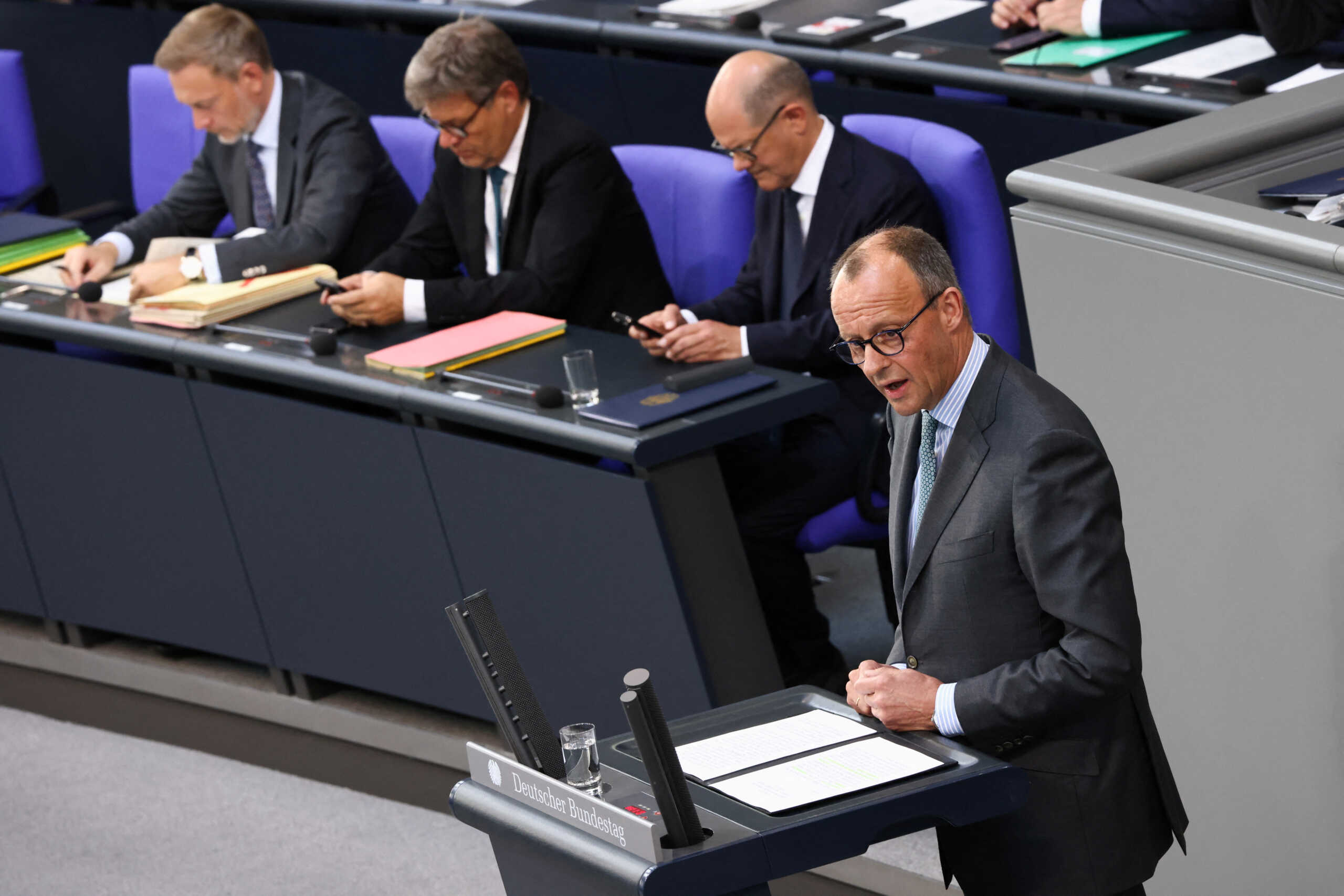 Γερμανία: Η δεξιά αντιπολίτευση ετοιμάζεται για πρόωρες εκλογές και περικοπές στις κοινωνικές δαπάνες