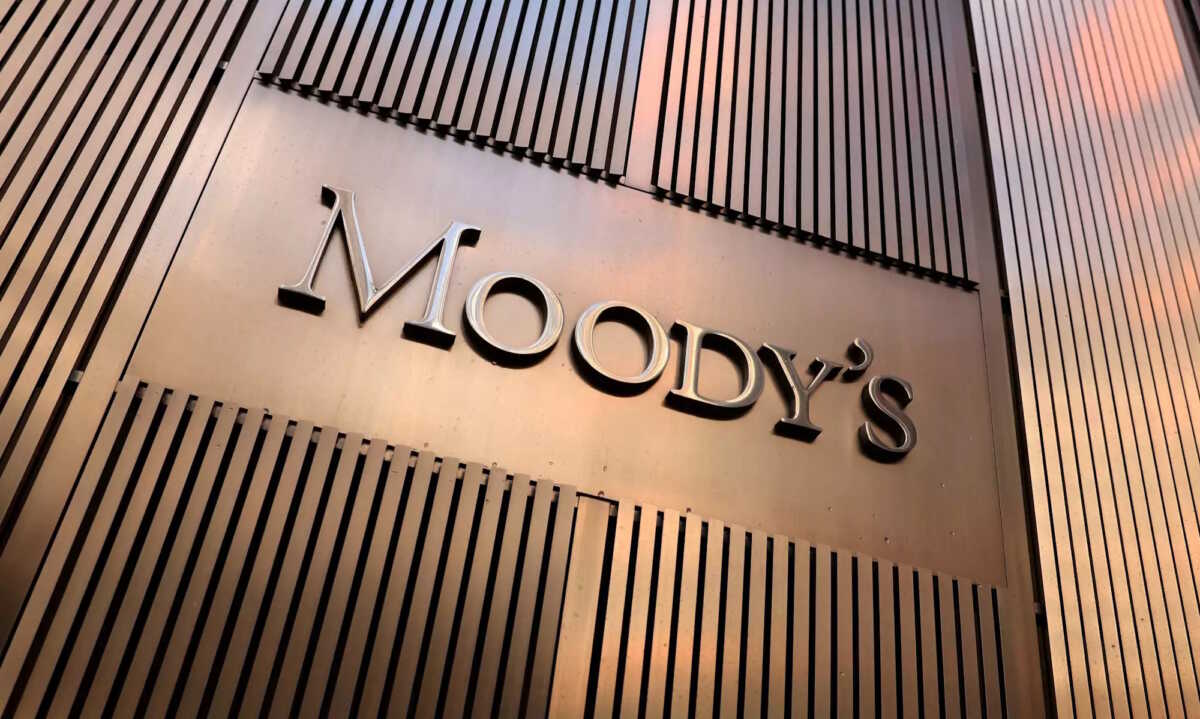 Moody’s: «Παράθυρο» για αναβάθμιση της Ελλάδας στην επενδυτική βαθμίδα – Ευκαιρία για επενδύσεις 15 – 20 δισ. ευρώ