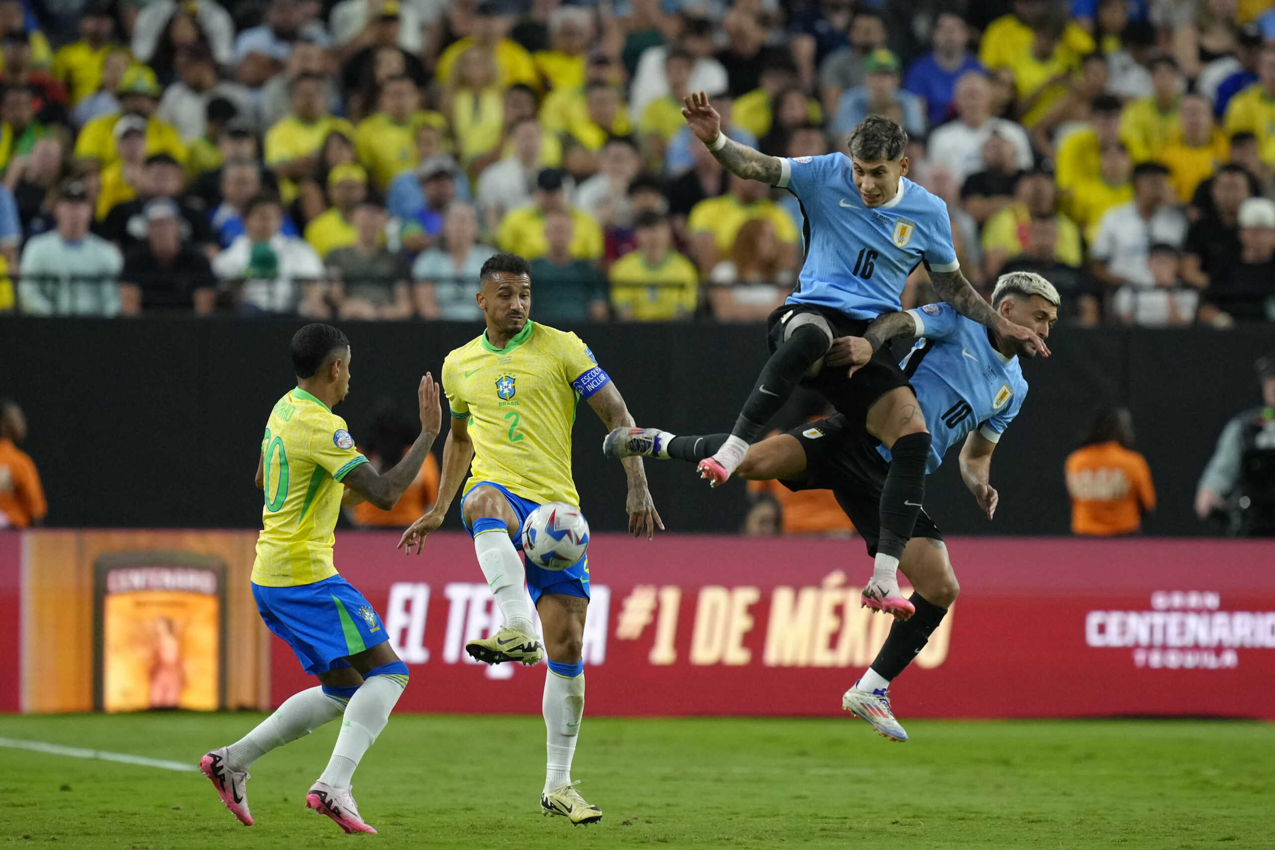 Copa America: Η Ουρουγουάη απέκλεισε στα πέναλτι την Βραζιλία, με πεντάρα στα ημιτελικά η Κολομβία